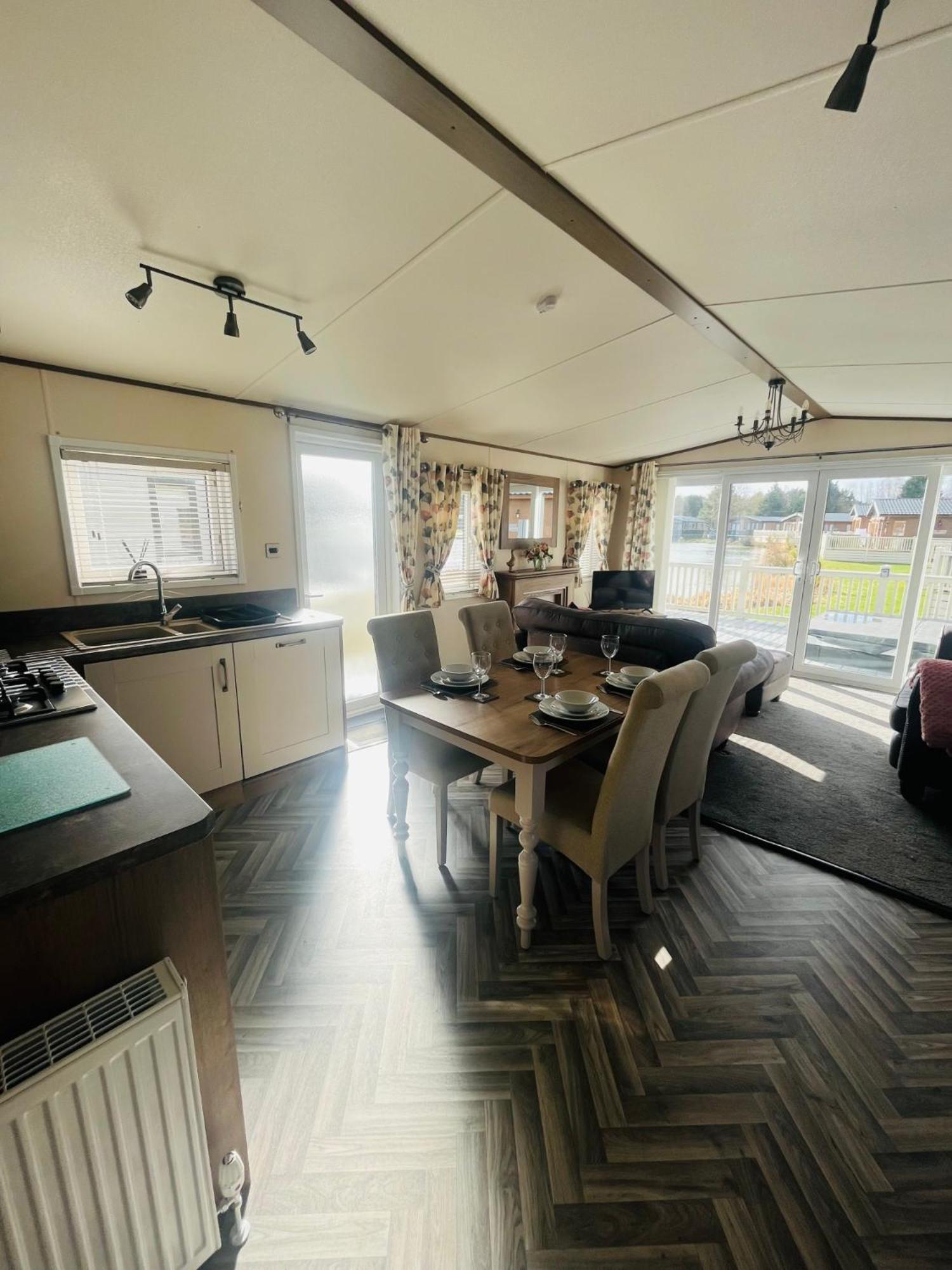 Lakeside Escape With Hot Tub York Extérieur photo