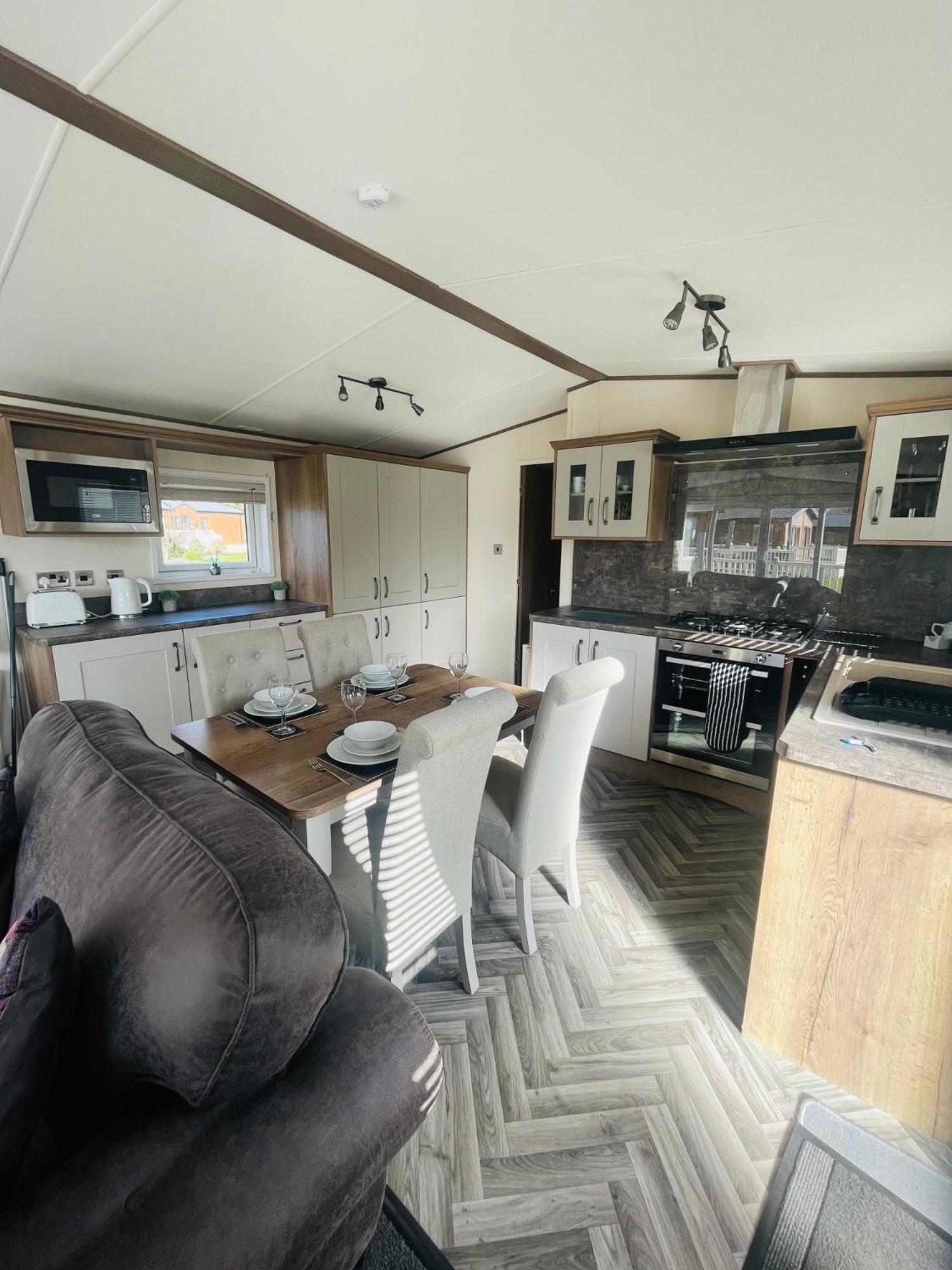 Lakeside Escape With Hot Tub York Extérieur photo