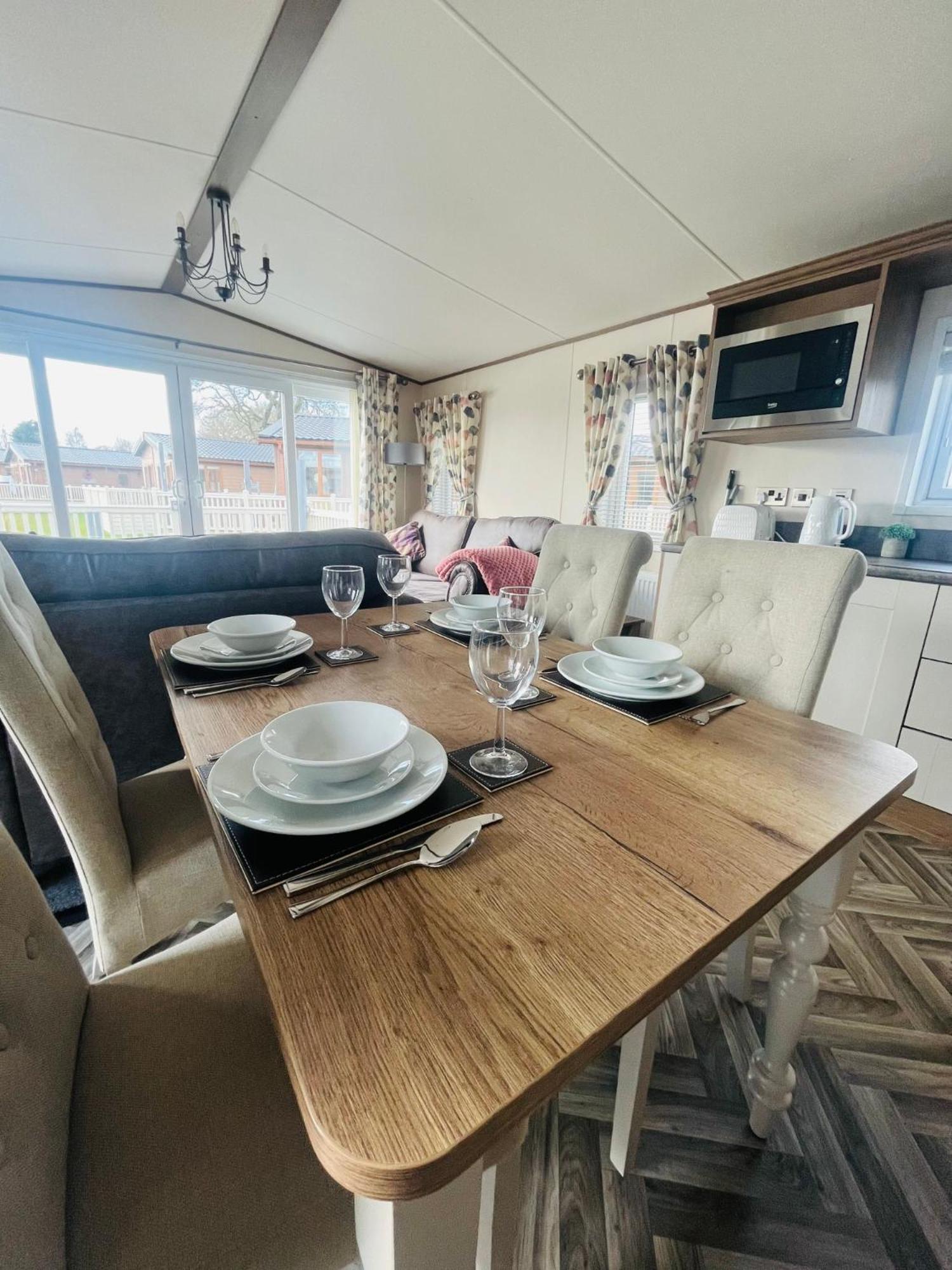 Lakeside Escape With Hot Tub York Extérieur photo